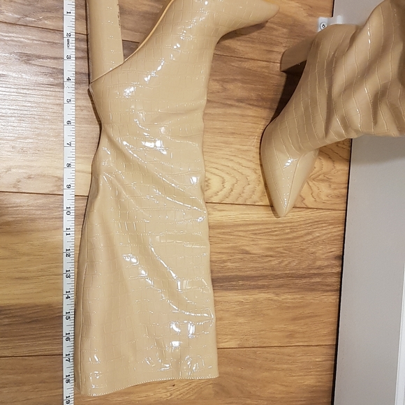 Cream knee high pointed toe boots - Picture 7 of 8